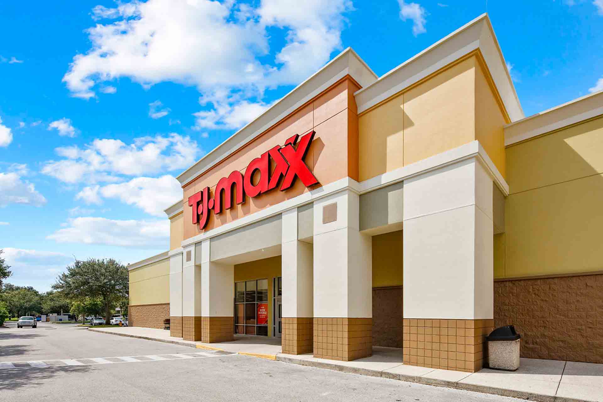 44668 2 Gateway Market Center