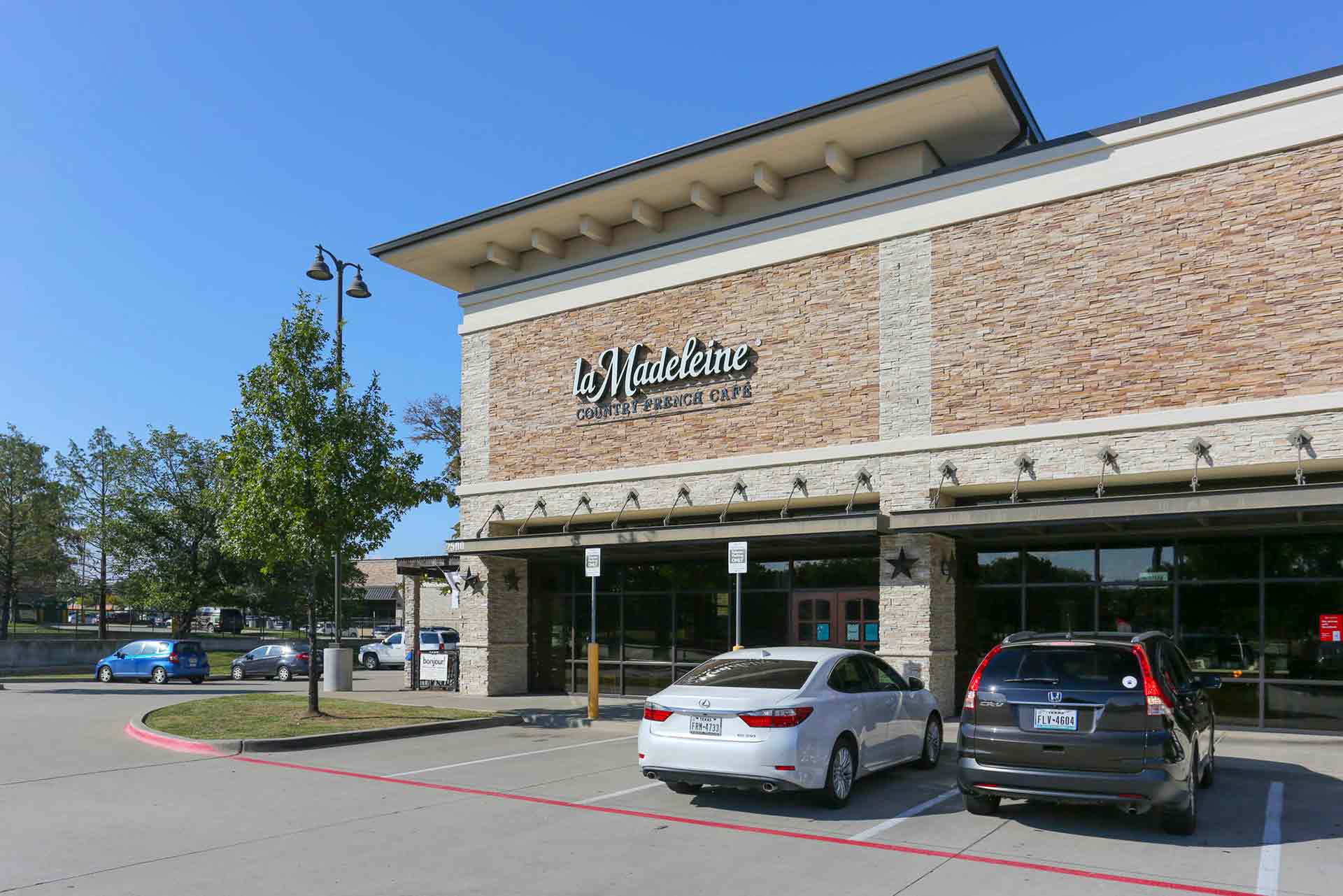 44749 2 Riverwalk Market