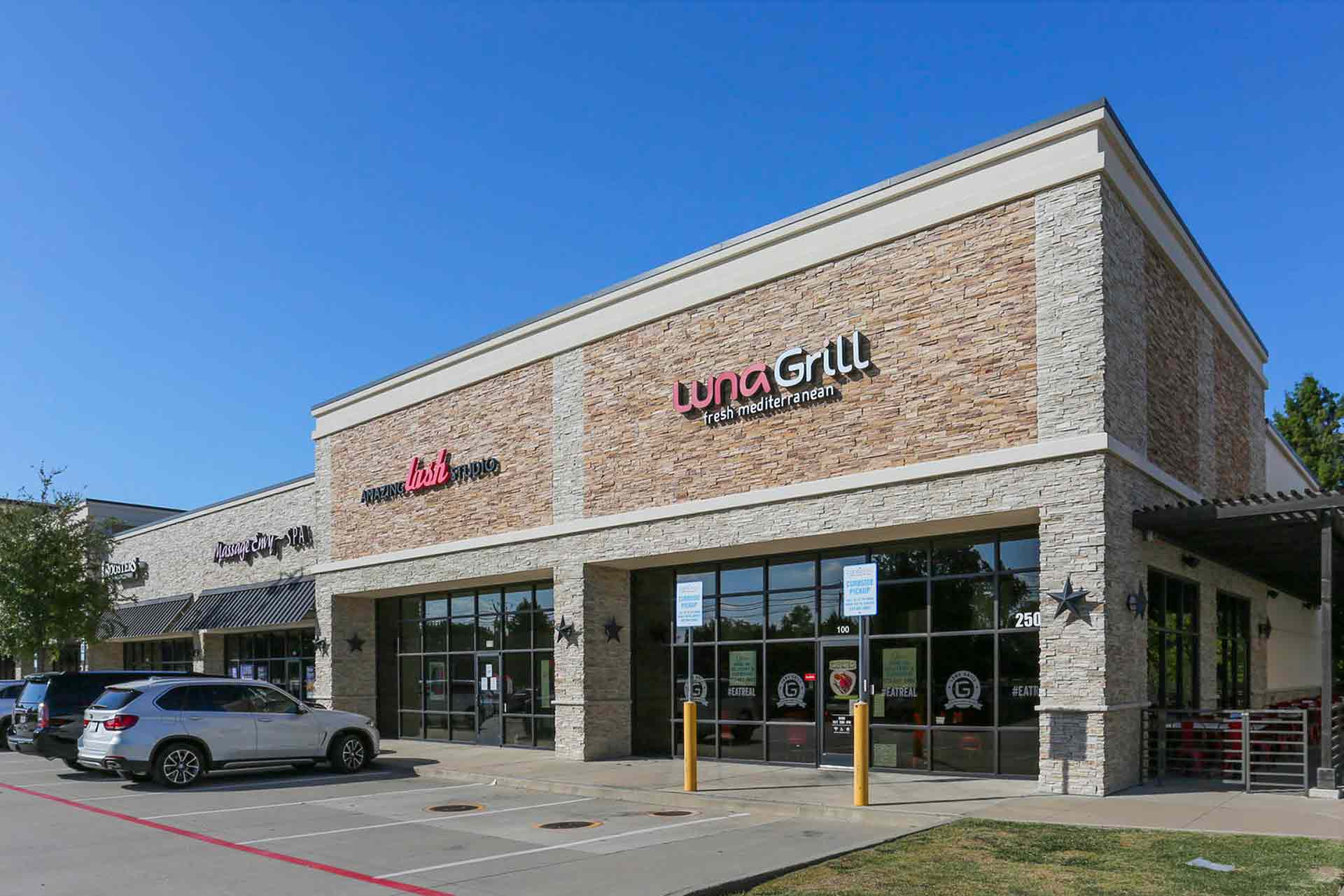 44749 3 Riverwalk Market