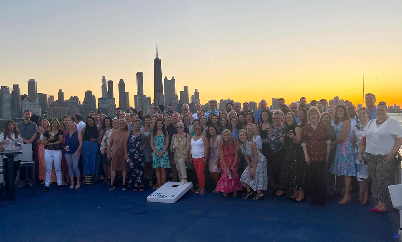 slider-3-crowd-people-in-chicago-skyline